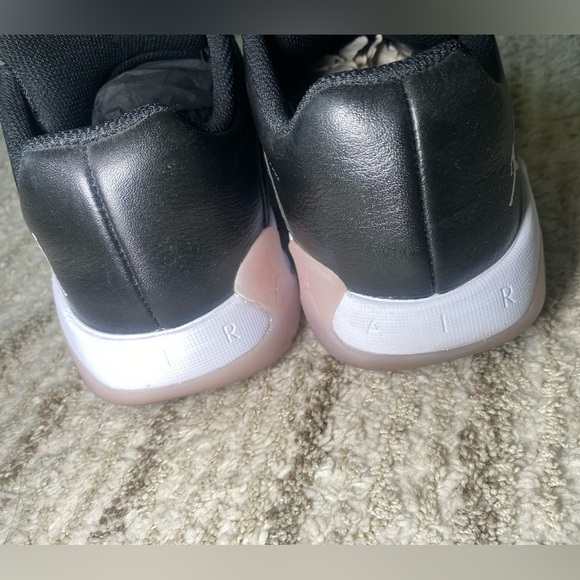 Women’s Air Jordan 11 CMFT Low Black and Lavender Sneakers Size 9 - Picture 7 of 11